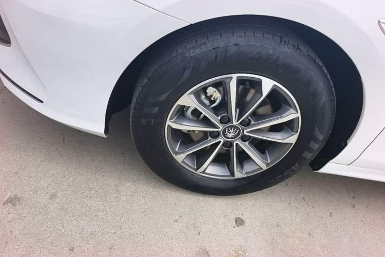 Used BYD Qin PLUS 2024 HONOR Edition DM-i 55KM Leading Model Left Front Wheel Hub