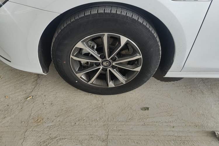 Used BYD Qin PLUS 2024 HONOR Edition DM-i 55KM Leading Model Left Front Wheel Hub
