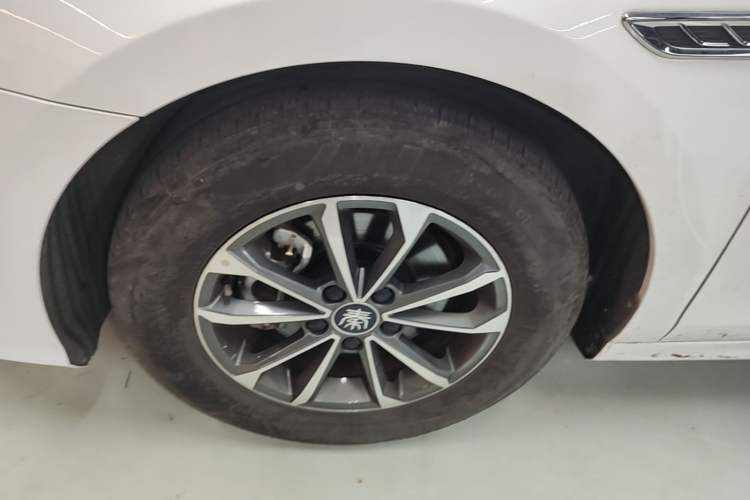 Used BYD Qin PLUS 2024 HONOR Edition DM-i 55KM Leading Model Left Front Wheel Hub