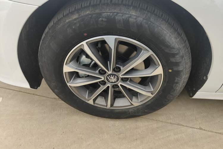 Used BYD Qin PLUS 2024 HONOR Edition DM-i 55KM Leading Model Left Front Wheel Hub
