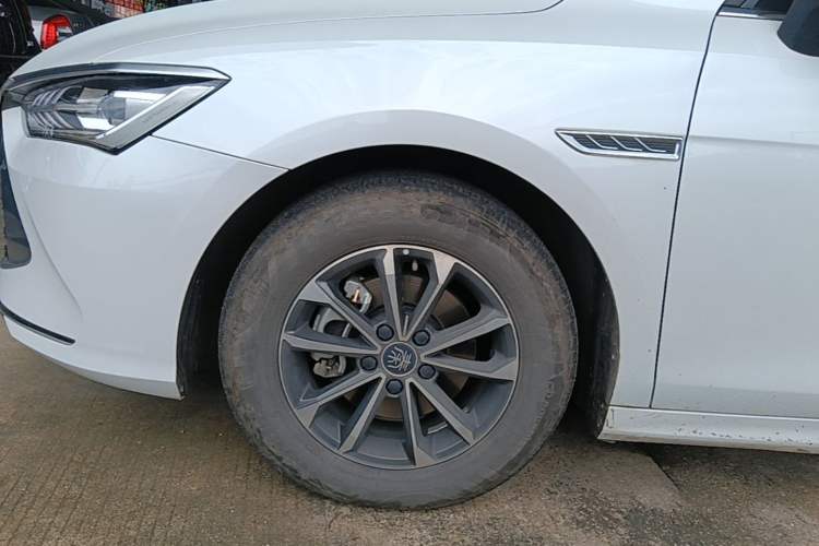 Used BYD Qin PLUS 2024 HONOR Edition DM-i 55KM Leading Model Left Front Wheel Hub