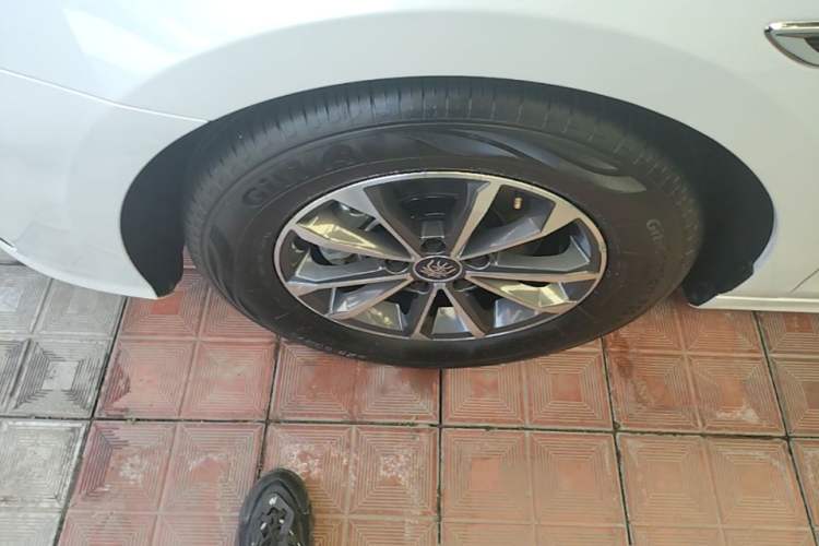 Used BYD Qin PLUS 2024 HONOR Edition DM-i 55KM Leading Model Left Front Wheel Hub