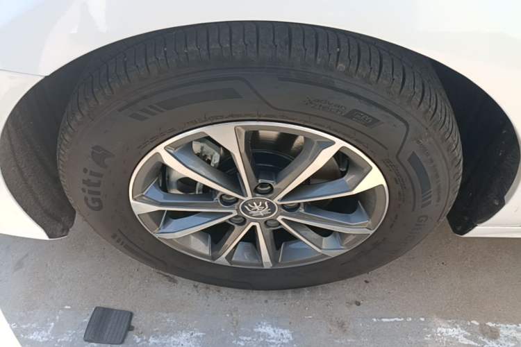 Used BYD Qin PLUS 2024 HONOR Edition DM-i 55KM Leading Model Left Front Wheel Hub