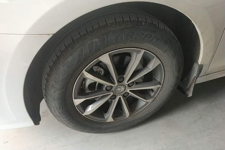 Used BYD Qin PLUS 2024 HONOR Edition DM-i 55KM Leading Model Left Front Wheel Hub