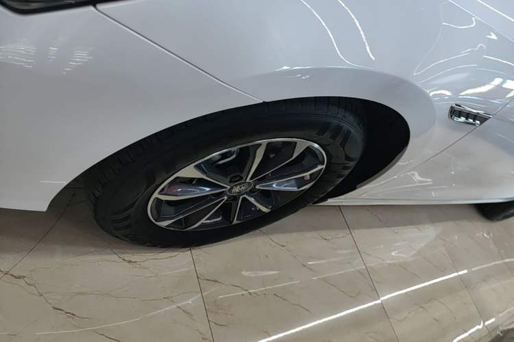 Used BYD Qin PLUS 2024 HONOR Edition DM-i 55KM Leading Model Left Front Wheel Hub