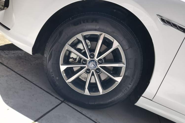 Used BYD Qin PLUS 2024 HONOR Edition DM-i 55KM Leading Model Left Front Wheel Hub