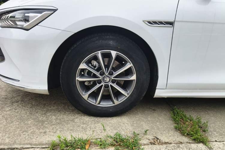 Used BYD Qin PLUS 2024 HONOR Edition DM-i 55KM Leading Model Left Front Wheel Hub