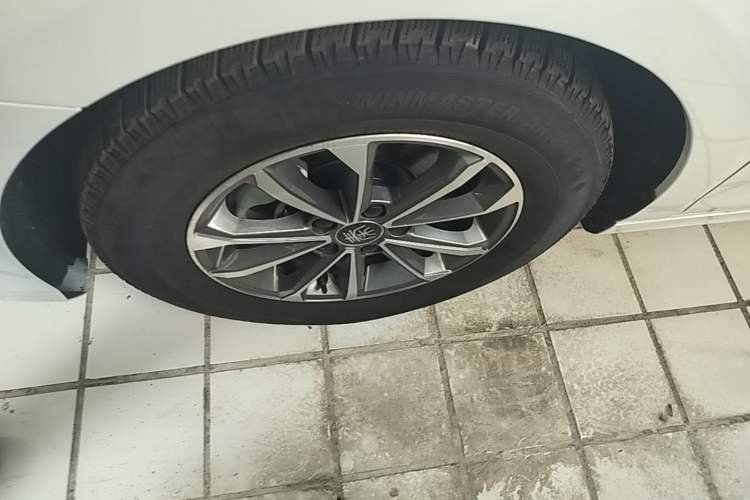 Used BYD Qin PLUS 2024 HONOR Edition DM-i 55KM Leading Model Left Front Wheel Hub