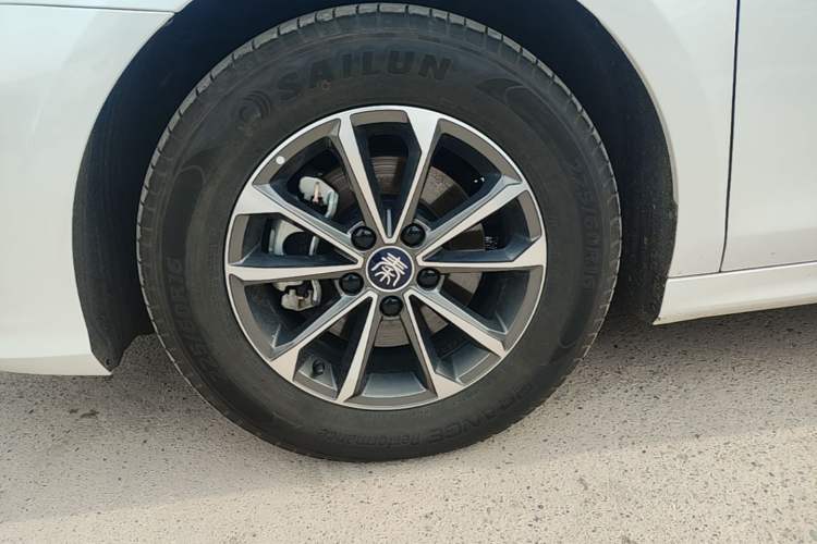 Used BYD Qin PLUS 2024 HONOR Edition DM-i 55KM Leading Model Left Front Wheel Hub