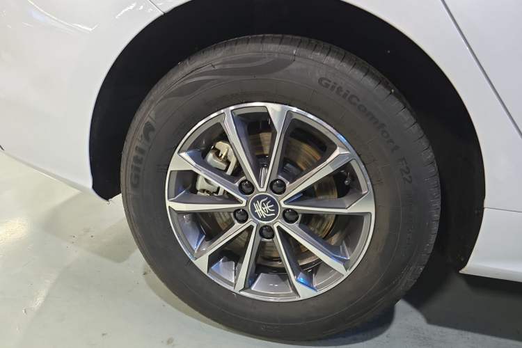 Used BYD Qin PLUS 2024 HONOR Edition DM-i 55KM Leading Model Left Front Wheel Hub