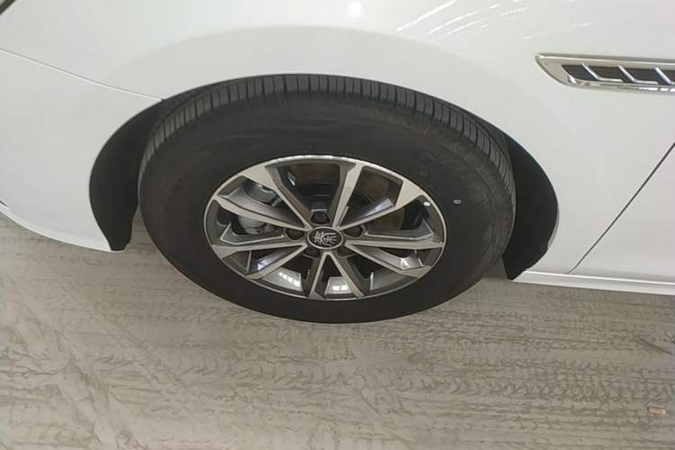 Used BYD Qin PLUS 2024 HONOR Edition DM-i 55KM Leading Model Left Front Wheel Hub