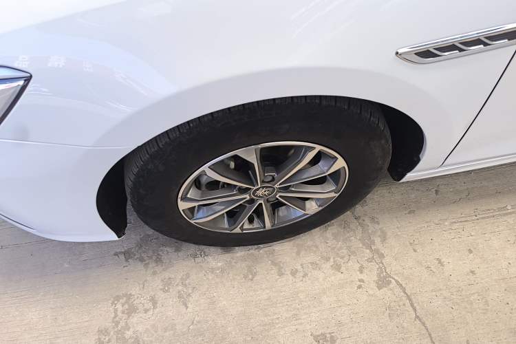 Used BYD Qin PLUS 2024 HONOR Edition DM-i 55KM Leading Model Left Front Wheel Hub