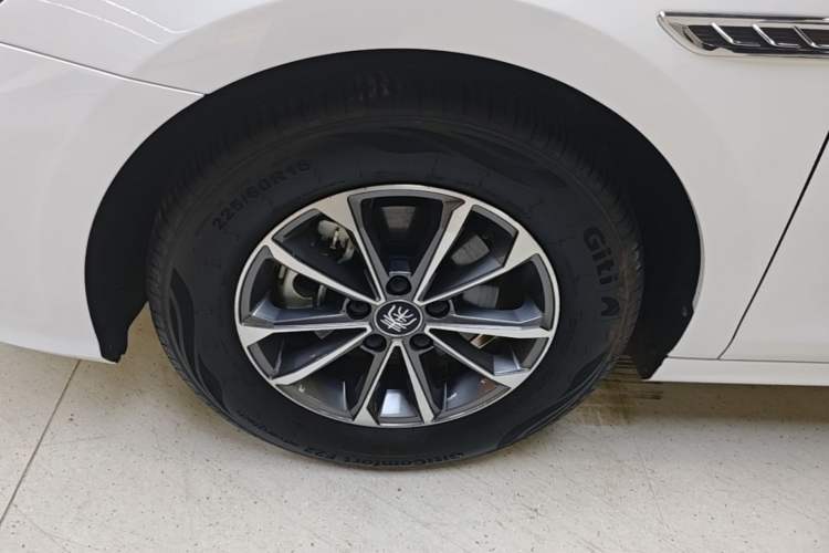 Used BYD Qin PLUS 2024 HONOR Edition DM-i 55KM Leading Model Left Front Wheel Hub