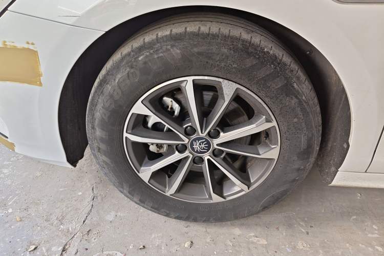 Used BYD Qin PLUS 2024 HONOR Edition DM-i 55KM Leading Model Left Front Wheel Hub