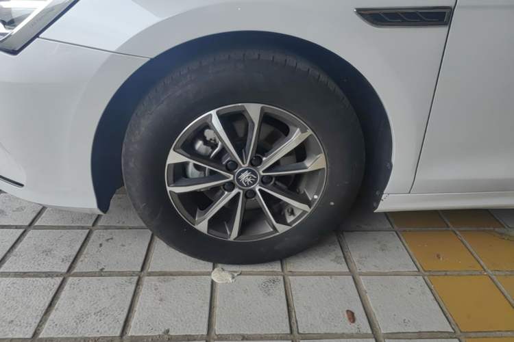 Used BYD Qin PLUS 2024 HONOR Edition DM-i 55KM Leading Model Left Front Wheel Hub