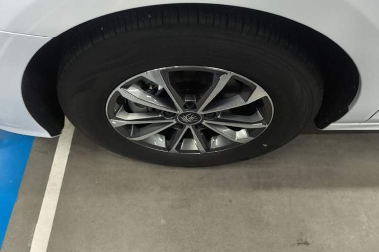 Used BYD Qin PLUS 2024 HONOR Edition DM-i 55KM Leading Model Left Front Wheel Hub