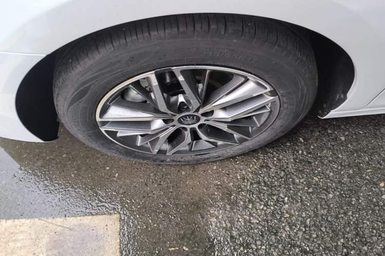Used BYD Qin PLUS 2024 Honor Edition EV 510KM Leading Model Left Front Wheel Hub