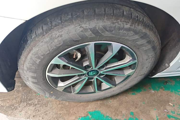 Used BYD Qin PLUS 2024 HONOR Edition DM-i 55KM Leading Model Left Front Wheel Hub