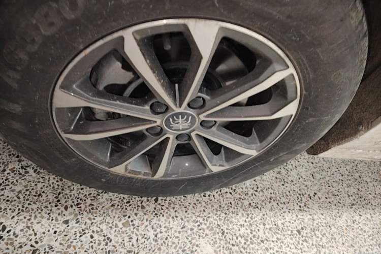 Used BYD Qin PLUS 2024 HONOR Edition DM-i 55KM Leading Model Left Front Wheel Hub