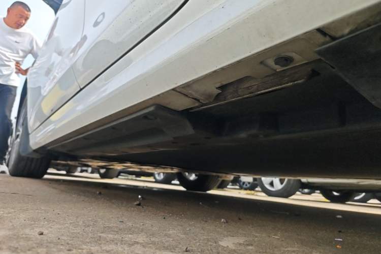 Used BYD Qin PLUS 2024 Honor Edition EV 420KM Beyond Model Left Side Sill