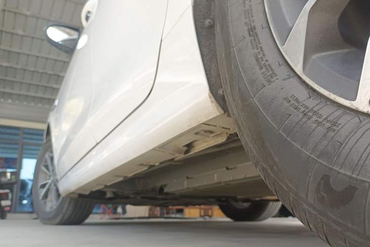 Used BYD Qin PLUS 2024 HONOR Edition DM-i 55KM Leading Model Left Side Sill
