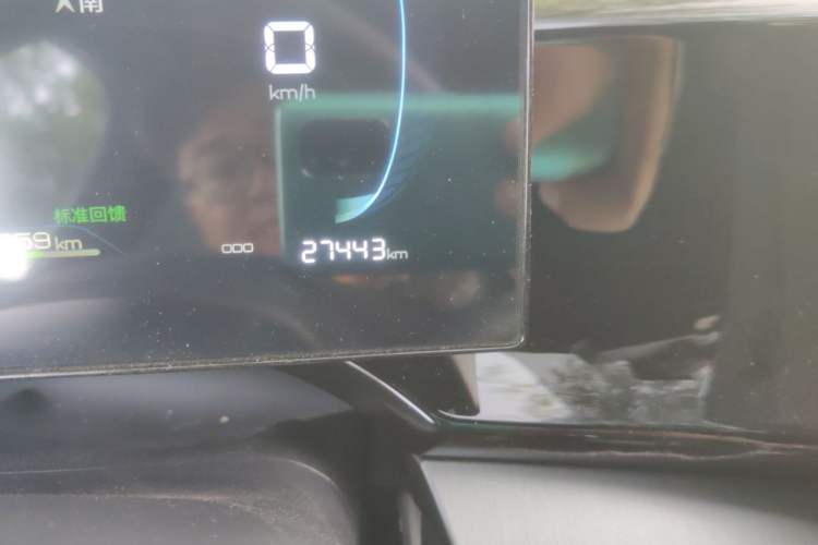 Used BYD Qin PLUS 2024 Honor Edition EV 420KM Leading Model Odometer Close Up
