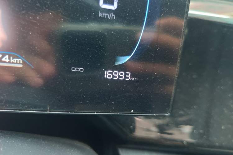 Used BYD Qin PLUS 2024 HONOR Edition DM-i 55KM Leading Model Odometer Close Up