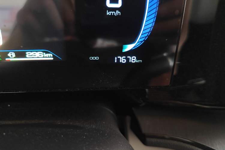 Used BYD Qin PLUS 2024 HONOR Edition DM-i 55KM Leading Model Odometer Close Up