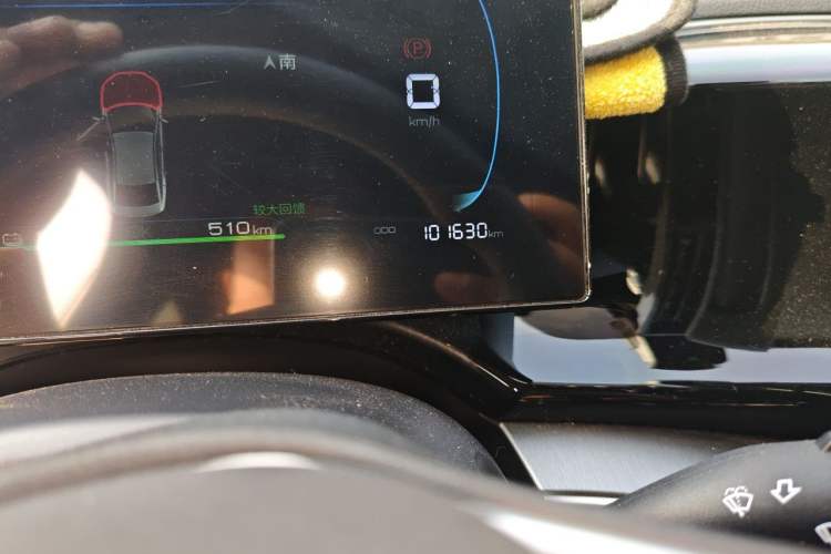 Used BYD Qin PLUS 2024 Honor Edition EV 510KM Leading Model Odometer Close Up