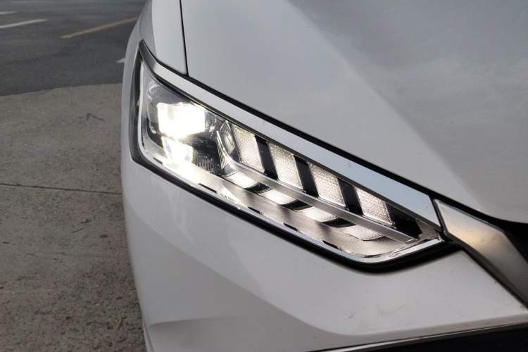 Used BYD Qin PLUS 2024 HONOR Edition DM-i 55KM Beyond Model Right Front Headlight