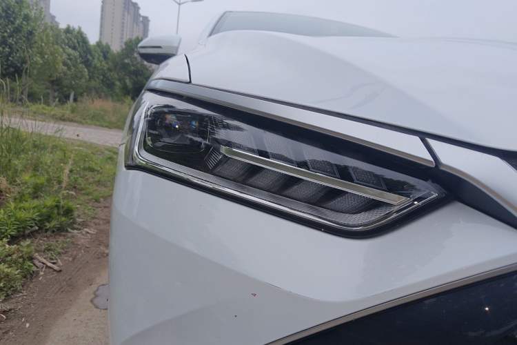Used BYD Qin PLUS 2024 HONOR Edition DM-i 55KM Beyond Model Right Front Headlight