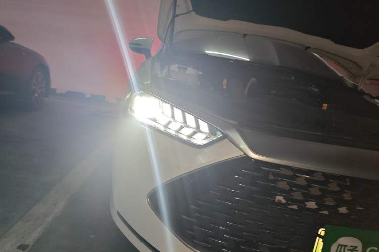 Used BYD Qin PLUS 2024 HONOR Edition DM-i 55KM Leading Model Right Front Headlight