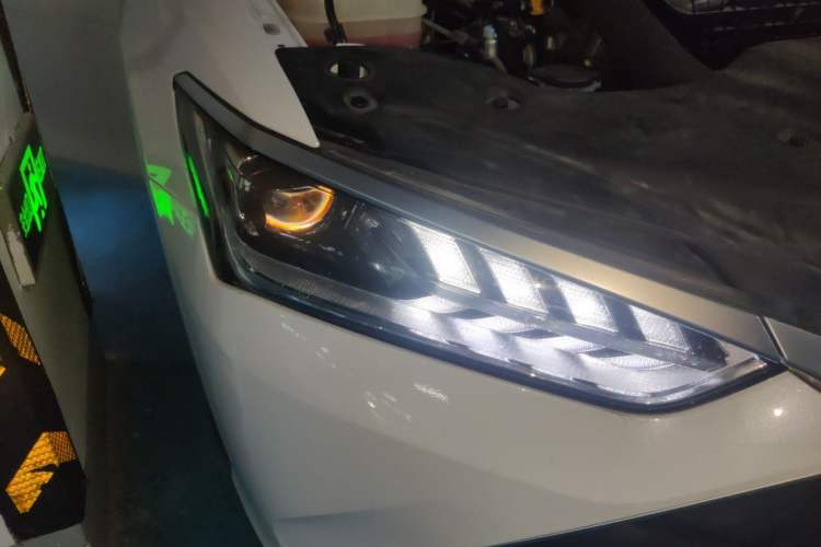 Used BYD Qin PLUS 2024 HONOR Edition DM-i 120KM Beyond Model Right Front Headlight
