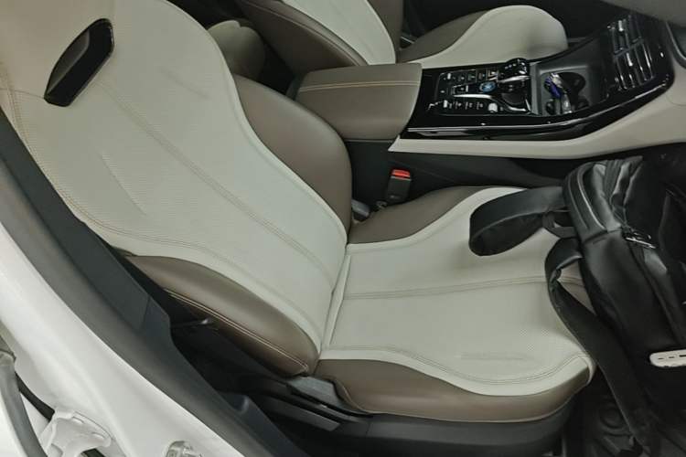 Used BYD Qin PLUS 2024 HONOR Edition DM-i 55KM Leading Model Right Front Seat