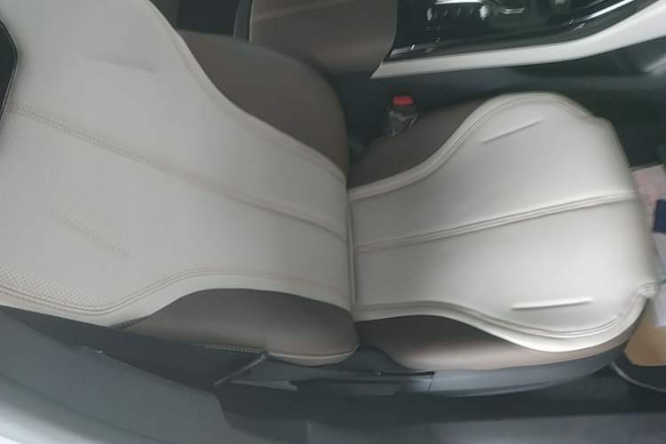 Used BYD Qin PLUS 2024 HONOR Edition DM-i 55KM Leading Model Right Front Seat