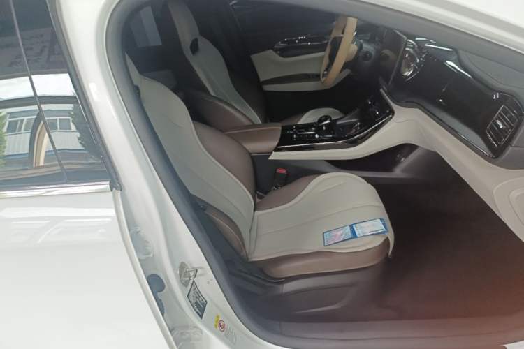 Used BYD Qin PLUS 2024 HONOR Edition DM-i 55KM Leading Model Right Front Seat