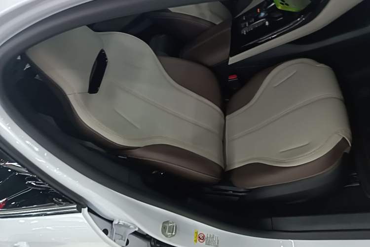 Used BYD Qin PLUS 2024 HONOR Edition DM-i 55KM Leading Model Right Front Seat