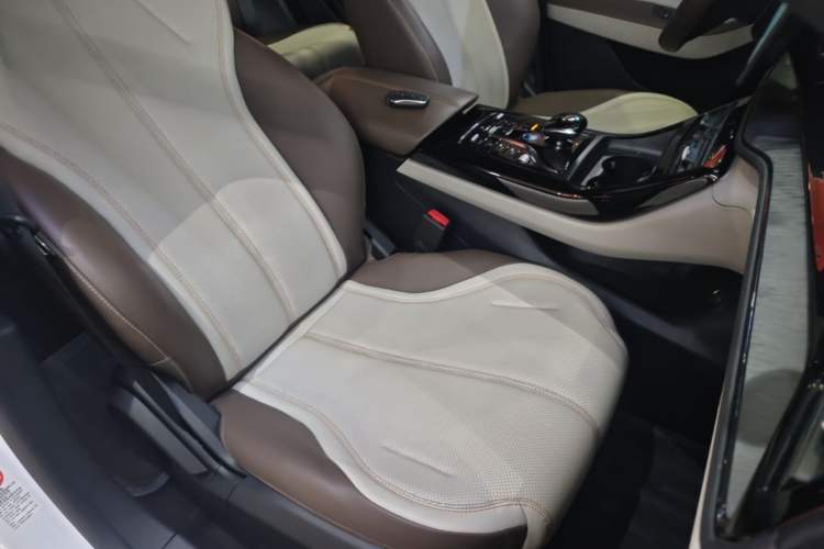 Used BYD Qin PLUS 2024 HONOR Edition DM-i 55KM Leading Model Right Front Seat