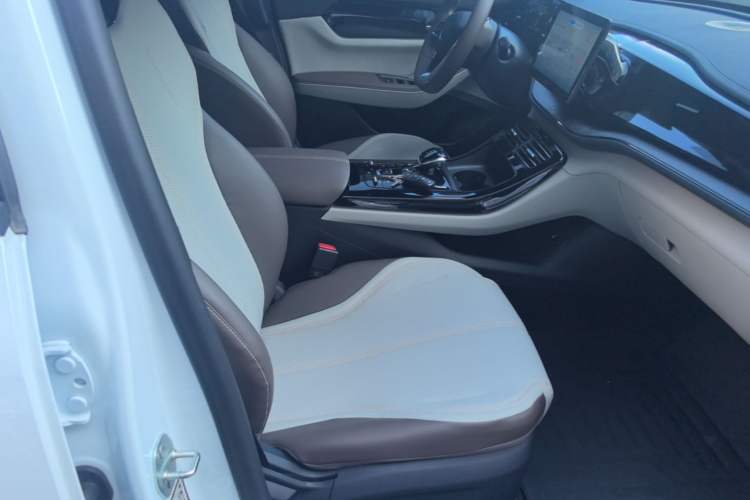 Used BYD Qin PLUS 2024 HONOR Edition DM-i 55KM Leading Model Right Front Seat