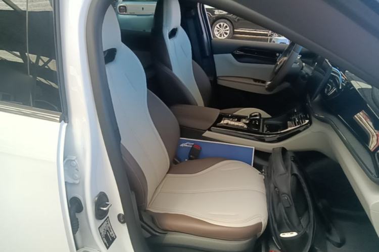 Used BYD Qin PLUS 2024 HONOR Edition DM-i 55KM Leading Model Right Front Seat