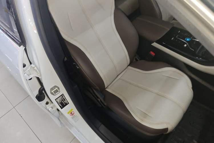 Used BYD Qin PLUS 2024 HONOR Edition DM-i 55KM Leading Model Right Front Seat