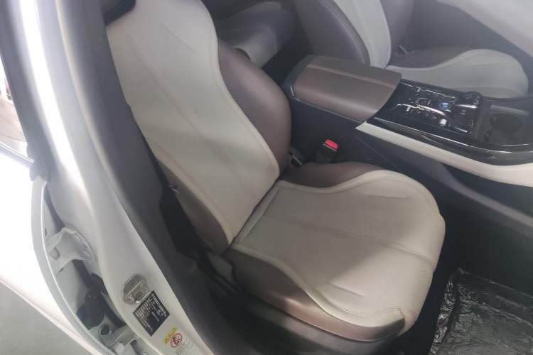 Used BYD Qin PLUS 2024 HONOR Edition DM-i 55KM Leading Model Right Front Seat