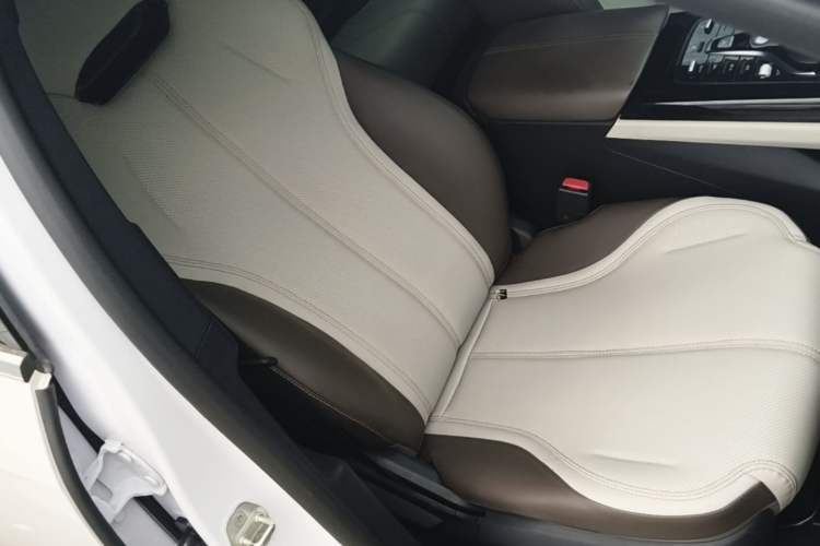 Used BYD Qin PLUS 2024 HONOR Edition DM-i 55KM Leading Model Right Front Seat