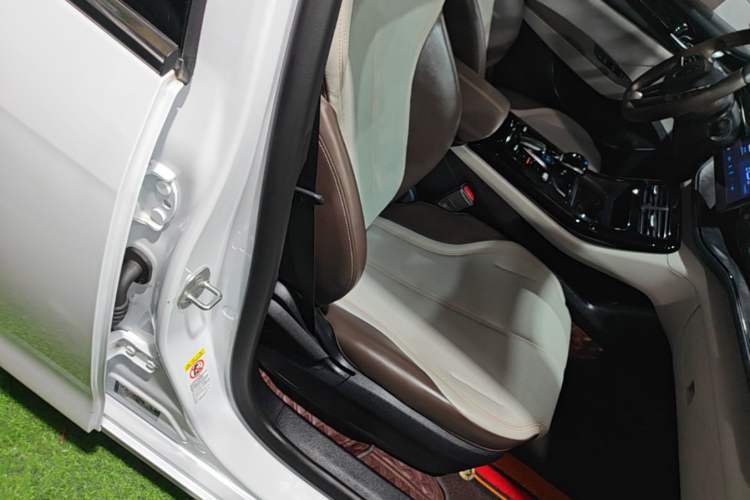 Used BYD Qin PLUS 2024 HONOR Edition DM-i 55KM Leading Model Right Front Seat