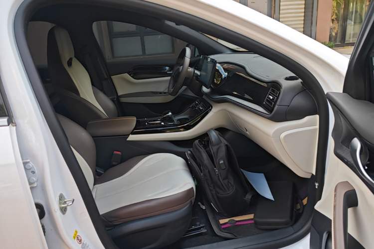 Used BYD Qin PLUS 2024 HONOR Edition DM-i 55KM Leading Model Right Front Seat