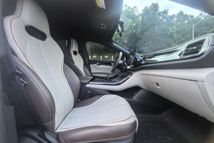 Used BYD Qin PLUS 2024 Honor Edition EV 510KM Leading Model Right Front Seat
