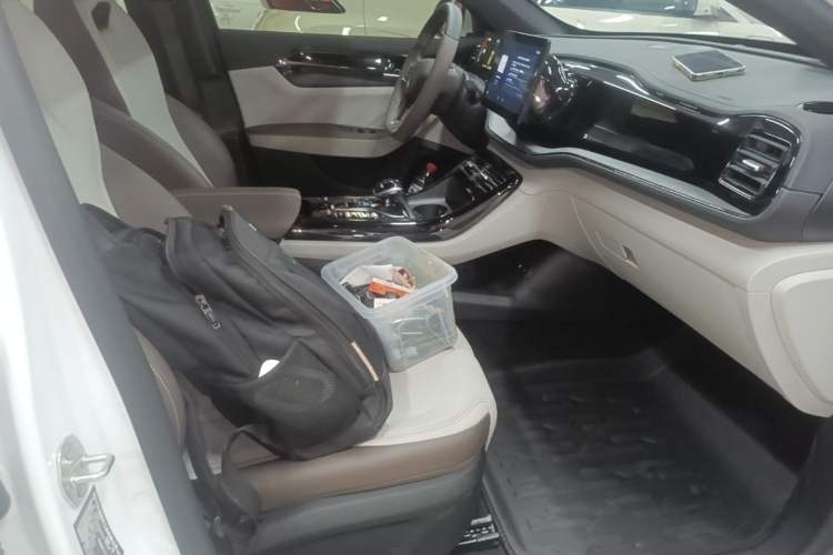 Used BYD Qin PLUS 2024 HONOR Edition DM-i 55KM Leading Model Right Front Seat
