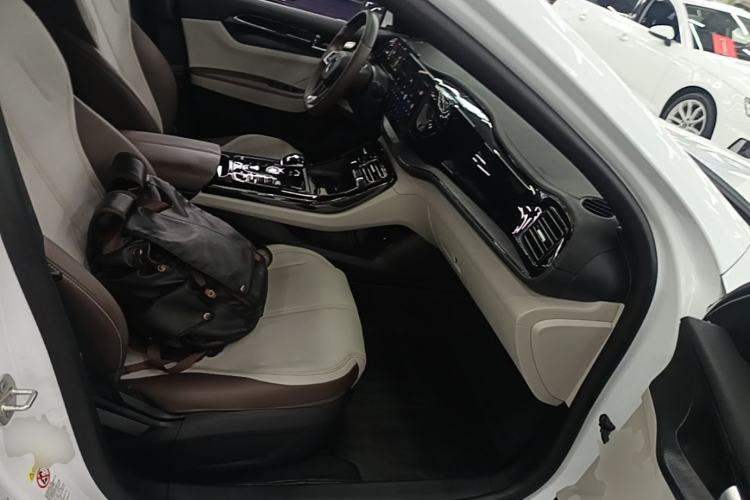 Used BYD Qin PLUS 2024 HONOR Edition DM-i 55KM Beyond Model Right Front Seat