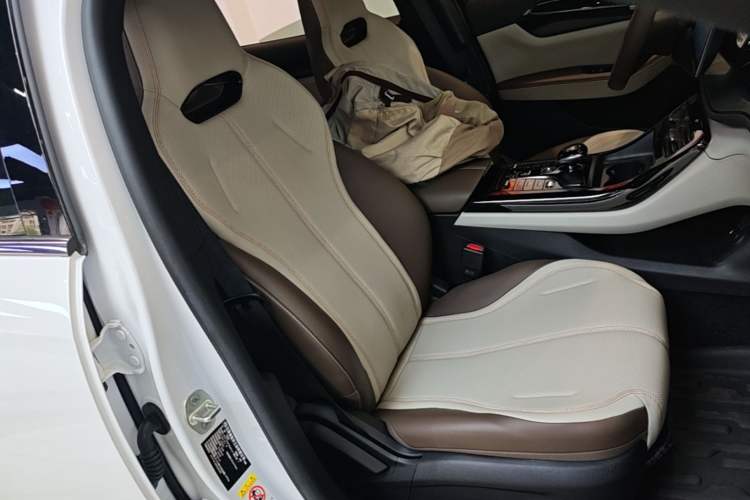 Used BYD Qin PLUS 2024 HONOR Edition DM-i 55KM Leading Model Right Front Seat