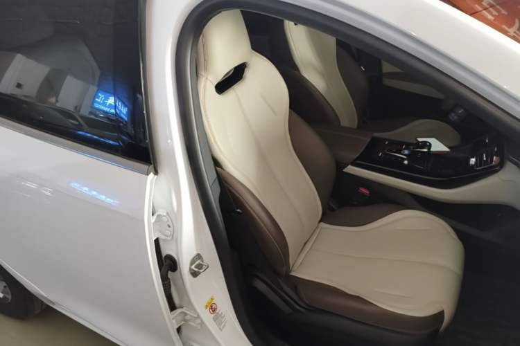 Used BYD Qin PLUS 2024 HONOR Edition DM-i 55KM Leading Model Right Front Seat